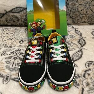 Super Mario Brothers sneakers youth sz 1 New